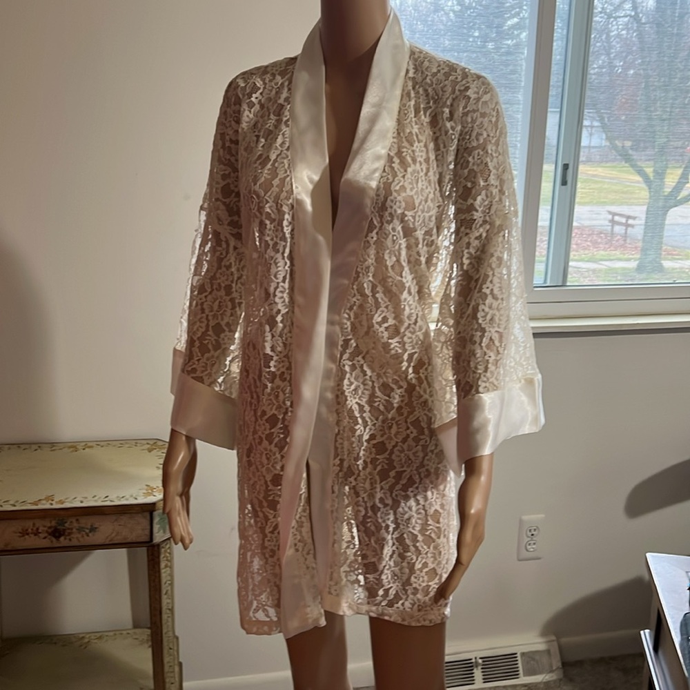 Victoria’s Secret Lace Robe with Sash,Like New, Size Large - Picture 1 of 9